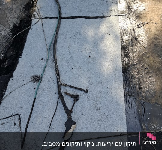 עבודת איטום עם יריעות וחומרים על גג